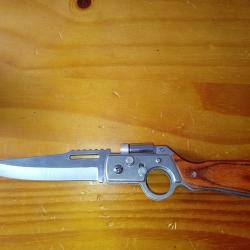 Couteau en forme d'arme
