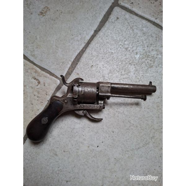 R�volver syst�me lefaucheux acier Fondu a broche 1855-1890