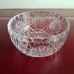 Rince doigt ou petit bol en cristal taill&eacute; 12 cm hauteur 5,7 cm pour sauce, cr&egrave;me, cacahu&egrave;tes ..