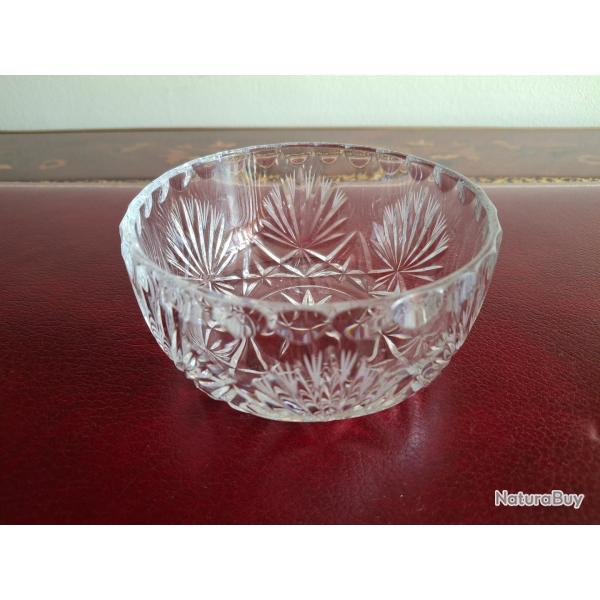 Rince doigt ou petit bol en cristal taill� 12 cm hauteur 5,7 cm pour sauce, cr�me, cacahu�tes ..