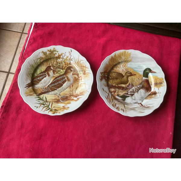 Lot de deux assiettes, motifs gibiers, pas de prix de r�serve