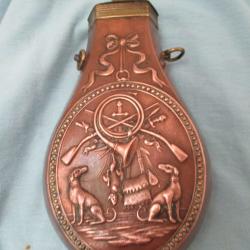 tr&eacute;s belle poire a poudre XIX em - syst&eacute;me a piston d&eacute;cor de chasse