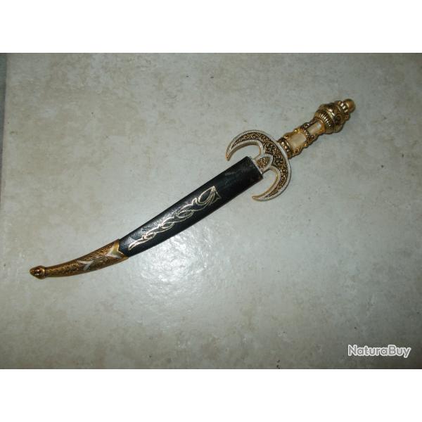 ancien coupe papier forme poignard oriental courbe metal dor� vintage