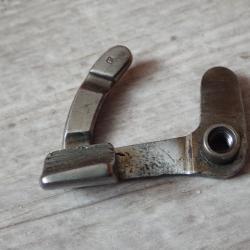 Crochet, arr&ecirc;toir de chargeur de sous garde pour fusil Rubin Schmidt 1889 Suisse