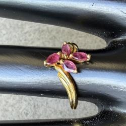 Bague en or massif 18 carats - Fleur - 4 rubis - taille 53