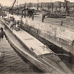 CPA - Carte Postale Ancienne - Sous-marin au port -N&deg;8162
