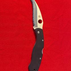 Spyderco Civilian black avec lame acier VG-10, made in Japan