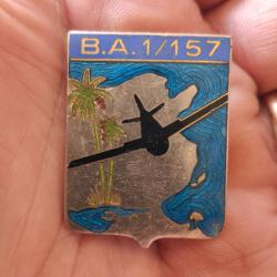 INSIGNE BA 1 / 157 TUNIS EL AOUINA ( GUERRE ALGERIE - DRAGO A 579 )