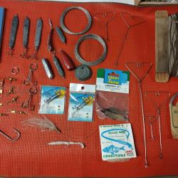 LOT DE P&Ecirc;CHE EN MER CUILLERS YANN AR CREVETTES PEZON PLOMBS ROULEAUX ACIER CLIPOTS EMERILLONS