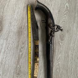 Pistolet &agrave; silex et couteau pliant