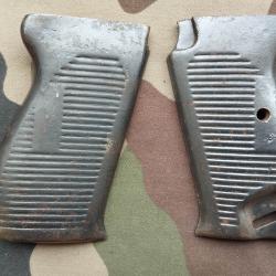 Paire de plaquettes en T&ocirc;le pour Pistolet P38  fin de guerre