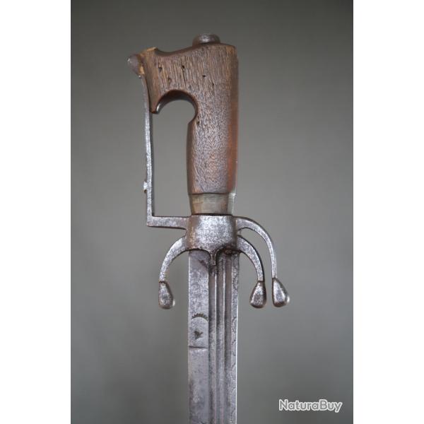 Sabre nimcha Marocain � forte lame Europ�enne - Maroc, 17�me si�cle (2)