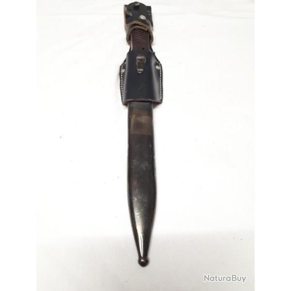 Ba�onnette mauser avec son porte ba�onnette en cuir noir ( 4 )