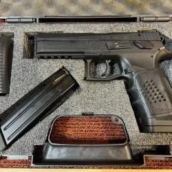 PISTOLET SEMI AUTO CZ P-09 CALIBRE 9X19 - MALLETTE - 2 CHARGEURS - OCCASION