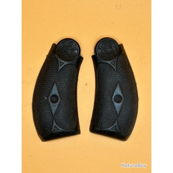 PAIRE DE PLAQUETTES DE REVOLVER SMITH & WESSON DA CALIBRE 44-  N�3- REPRODUCTION