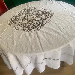 Superbe  Nappe de Banquet en Pur Lin Ancien - 210 x 210 cm - Travail de Jours et Dentelle Faits Main