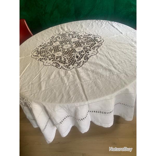 Superbe  Nappe de Banquet en Pur Lin Ancien - 210 x 210 cm - Travail de Jours et Dentelle Faits Main