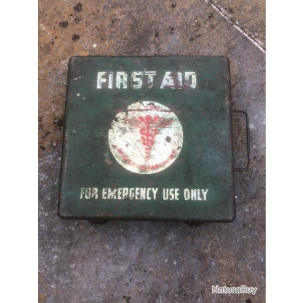 Boite M�dicale vide FIRST AID FOR EMERGENCY USE ONLY -  US WW2