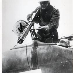 Photo d'un soldat allemand avec mitrailleuse -N&deg;A81XL