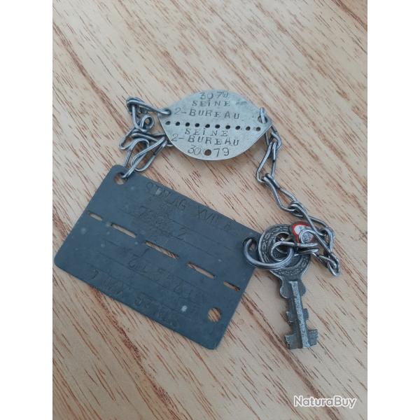 Plaque du Stalag XVII A autrichien avec bracelet du prisonnier, cl� et pendentif porte bonheur.