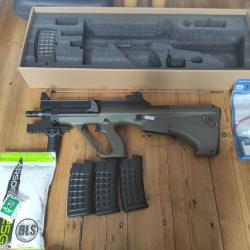 Vend Aug A3 CQB Snow wolf AEG (Batteries, chargeurs, billes)