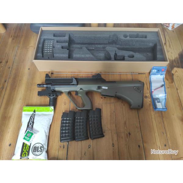 Vend Aug A3 CQB Snow wolf AEG (Batteries, chargeurs, billes)