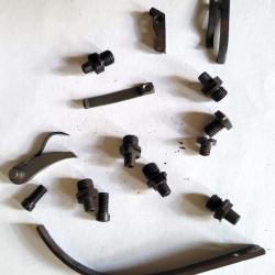 Lot de pi&egrave;ces pour revolver &agrave; poudre noire.