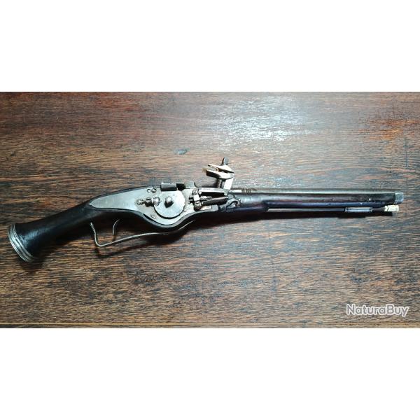 Pistolet � rouet de type militaire - wheellock pistol - 1630-1650 - Europe Louis XIII - TBE