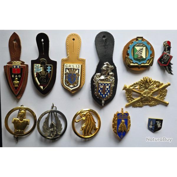Lot de 12 insignes militaires fran�ais