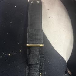 Couteau magnifique avec dents