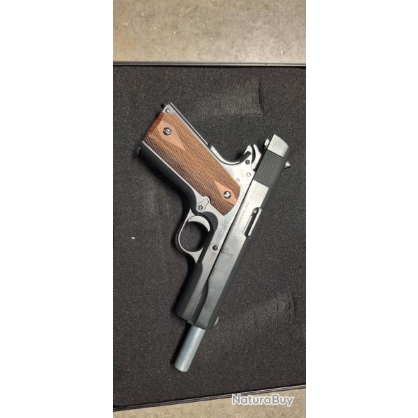 LOT COLT 1911 CLASSIC ET COLT SAA 45 PAECEMAKER FINITION VIEILLIE CO2
