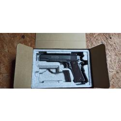 Colt 1911 Swiss Arms Co2, Blowback, full metal 4,5 mm + 2 chargeurs suppl+ holster d'&eacute;paule cuir ww2