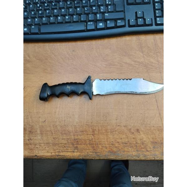 Couteau poignard type Rambo