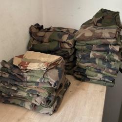 Gros lot authentique de surplus militaire fran&ccedil;ais comprenant 22 pi&egrave;ces. Compos