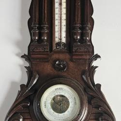 Ancien barom&egrave;tre an&eacute;ro&iuml;de et thermom&egrave;tre mural en bois sculpt&eacute; style Napol&eacute;on III