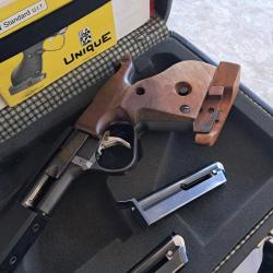 PISTOLET  UNIQUE DES-69-U CALIBRE 22LR