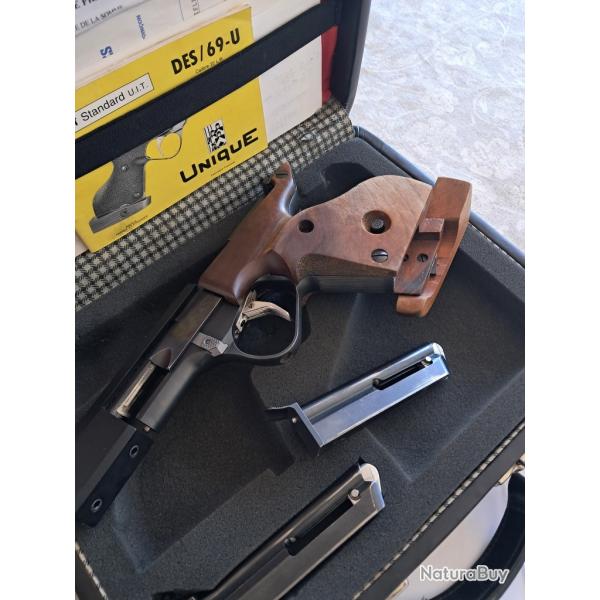 PISTOLET  UNIQUE DES-69-U CALIBRE 22LR