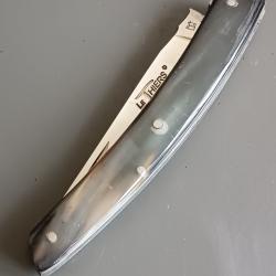 COUTEAU LE THIERS PAR ROGER ORFEVRE, manche CORNE, guilloch&eacute;.