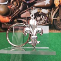 Porte-cl&eacute;s &agrave; fleur de lys ( Hauteur de la fleur de lys : 40 mm )