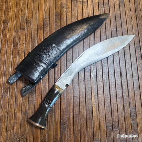 BEAU ET PUISSANT KUKRI N�PALAIS DANS SON FOURREAU CUIR
