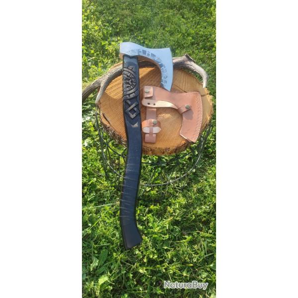 HA05 - Grande hache d�corative 65 cm avec �tui cuir naturel - manche sculpt� artisanal - style rusti