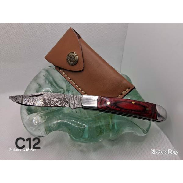 C12 - Couteau damas manche bois rouge veinage marqu� + �tui cuir