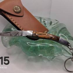 C15 - Petit couteau damas porte-cl&eacute; manche bois + &eacute;tui cuir