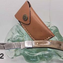 C22 - Couteau pliant damas manche os naturel + &eacute;tui cuir