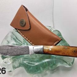 C26 - Couteau pliant damas - manche os cerf&eacute; - &eacute;tui cuir
