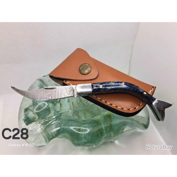 C28 - Couteau pliant damas - manche courb� bleu - �tui cuir
