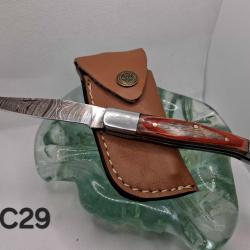 C29 - Couteau pliant damas - manche bois rouge vein&eacute; - &eacute;tui cuir