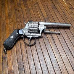 SUPERBE ET RARE REVOLVER A BROCHE 12 COUPS EN 7 mm GRAVURES A L'OR