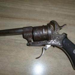 revolver a broche
