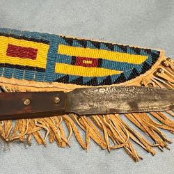 Couteau et &eacute;tui perl&eacute; indien des plaines